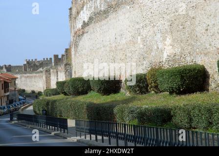 Die Heptapyrgion (aka Yedi Kule, der osmanischen Festung) und Teil der mittelalterlichen Stadtmauern in Thessaloniki, Griechenland. Stockfoto