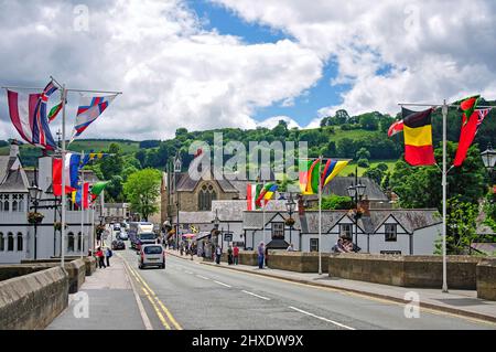 Stadtansicht von der Llangollen Bridge, Llangollen, Denbighshire (Sir Ddinbych), Wales (Cymru), Großbritannien Stockfoto