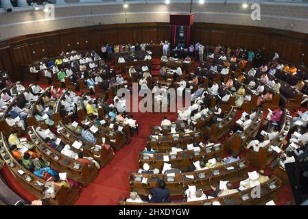 Kalkutta, Indien. 11. März 2022. KALKUTTA, INDIEN - 11. MÄRZ: Eine Luftaufnahme der West Bengalen Legislative Assembly während der Staatshaushaltssitzung 2022-2023, am 11. März 2022 in Kalkutta, Indien. (Foto: Samir Jana/Hindustan Times/Sipa USA) Quelle: SIPA USA/Alamy Live News Stockfoto