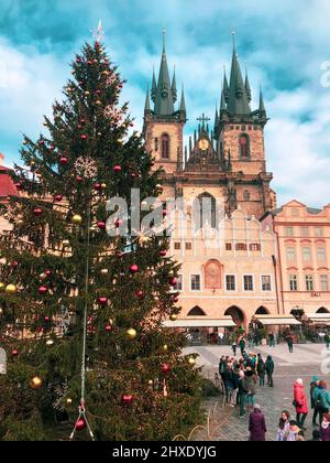 Prag, Tschechien - 27. Dezember 2021: Sehenswürdigkeiten in Prag. Historische Wahrzeichen der Stadt Stockfoto