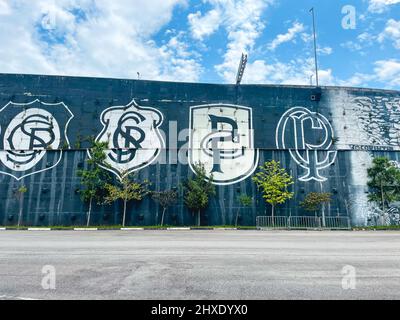 Wand mit Graffiti von den Logos des Fußballvereins Corinthians, neben dem Stadion. Sao Paulo, Brasilien, Februar 19 2022. Stockfoto