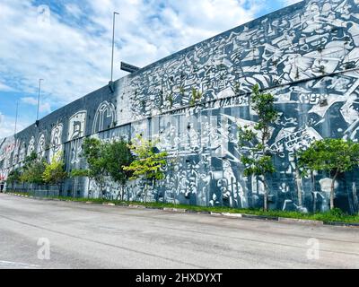 Wand mit Graffiti von den Logos des Fußballvereins Corinthians, neben dem Stadion. Sao Paulo, Brasilien, Februar 19 2022. Stockfoto