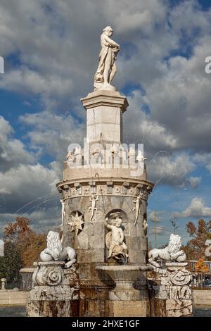 Skulptur der Göttin Venus im Brunnen der Plaza de la Mariblanca aus dem 18.. Jahrhundert in Aranjuez, Madrid, Spanien, Europa Stockfoto