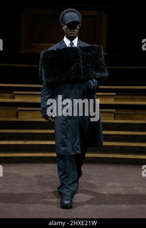 BURBERRY Herbst/Winter 2022-23 Start- und Landebahn - London, Großbritannien. 11/03/2022 Stockfoto