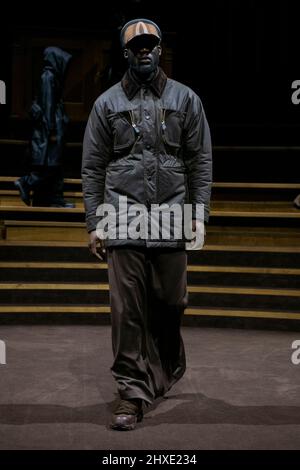 BURBERRY Herbst/Winter 2022-23 Start- und Landebahn - London, Großbritannien. 11/03/2022 Stockfoto