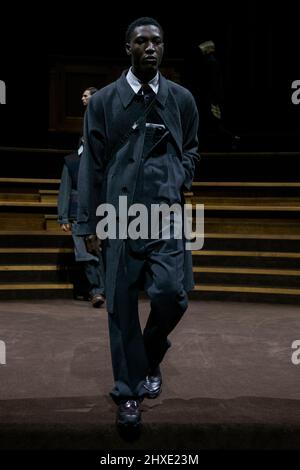 BURBERRY Herbst/Winter 2022-23 Start- und Landebahn - London, Großbritannien. 11/03/2022 Stockfoto