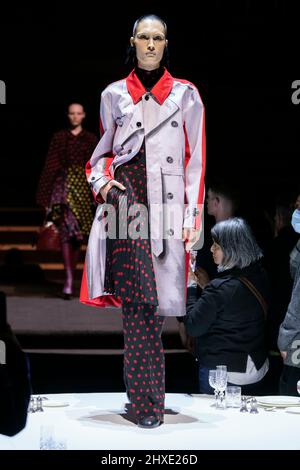 BURBERRY Herbst/Winter 2022-23 Start- und Landebahn - London, Großbritannien. 11/03/2022 Stockfoto