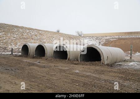 Alte Outdoor-Strecke, in der Sicherheitspolizisten auf der Anlage im Schnee und bei bis zu 40 Grad negativen Temperaturen trainieren würden. Minot Air Force Base, North Dakota, 15. Dezember 2021. (USA Army Corps of Engineers Foto von Nyime Gilchrist) Stockfoto