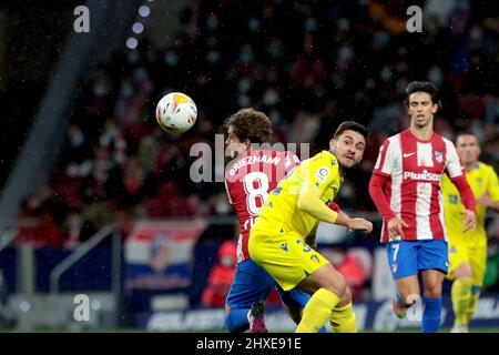 Madrid, Spanien. 11. März 2022. Madrid, Spanien; 11.03.2022.- Atletico de Madrid gegen Cadiz Fußball gegen La Liga Spanien Spiel 28 im Wanda Metropolitano Stadion, Madrid. Atletico de Madrid Spieler Griezmann Cádiz Spieler Victor Final Score 2-1 Atletico Gewinner Credit: Juan Carlos Rojas/dpa/Alamy Live News Stockfoto