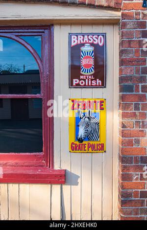 Blick auf die Tenterden Town Station auf der Kent und East Sussex Railway im Februar Halbzeit, Tenterden, Kent, Großbritannien Stockfoto