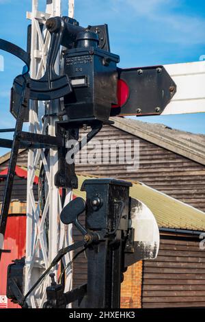 Blick auf die Tenterden Town Station auf der Kent und East Sussex Railway im Februar Halbzeit, Tenterden, Kent, Großbritannien Stockfoto