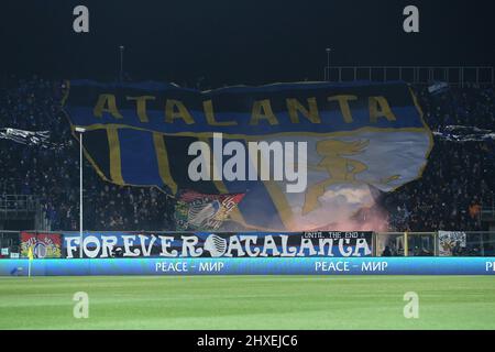 Gewiss Stadium, Bergamo, Italien, 10. März 2022, Atalanta BC-Fans enthüllen ein Tifo während des Spiels Atalanta BC gegen Bayer Leverkusen - Fußball Europa League Stockfoto