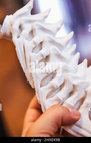 3D-Drucker arbeitet in Nahaufnahme. Automatischer dreidimensionaler 3d-Drucker Stockfoto