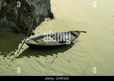 Ein Boot ist ein Wasserfahrzeug von einer großen Auswahl an Arten und Größen, aber im Allgemeinen kleiner als ein Schiff, das sich durch seine größere Form Fracht auszeichnet Stockfoto