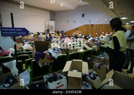 LVIV, UKRAINE - 11. MÄRZ 2022 - das Hauptquartier für humanitäre Hilfe, das Zivilpersonen und das Militär unterstützt, ist am 17 Stockfoto