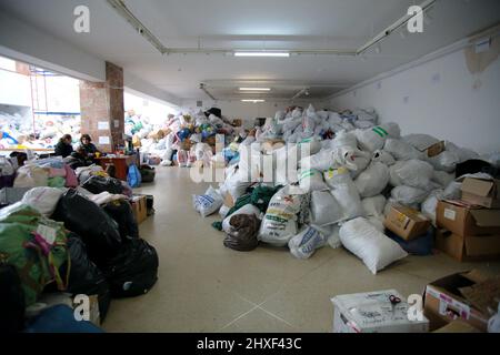 LVIV, UKRAINE - 11. MÄRZ 2022 - das Hauptquartier für humanitäre Hilfe, das Zivilpersonen und das Militär unterstützt, ist am 17 Stockfoto