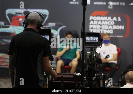 Pressekonferenz zur Illustration von Fernsehkameras während der Formel 1 Aramco-Vorsaison-Tests vor der FIA-Formel-1-Weltmeisterschaft 2022 auf dem Bahrain International Circuit vom 10. Bis 12. März 2022 in Sakhir, Bahrain - Foto: Antonin Vincent/DPPI/LiveMedia Stockfoto