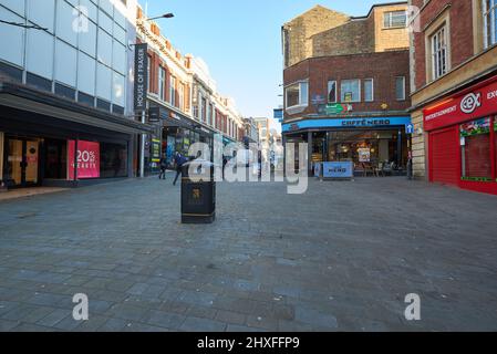 Menschenleere Hauptstraße in Lincoln, Großbritannien Stockfoto