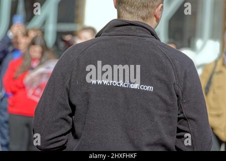 Glasgow, Schottland, Großbritannien 12.. März 2022. Rockchor, Rockchoir.com am kegelförmigen Kopf Mann sah königlichen Austausch Platz behandelt, um choired Versionen von Rock-Songs, die in Hilfe von Comic-Relief, während die neu gekrönte ukraine Kopf Herzog sah auf.. Credit Gerard Ferry/Alamy Live News Stockfoto