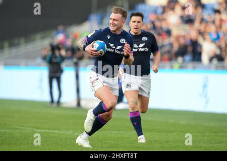 Rom, Italien. 12. März 2022. Stuart Hogg aus Schottland versucht es beim Guinness Six Nations Rugby zwischen Italien und Schottland am 12. März 2022 im Stadio Olimpico, Rom, Italien. Kredit: Giuseppe Maffia/Alamy Live Nachrichten Stockfoto