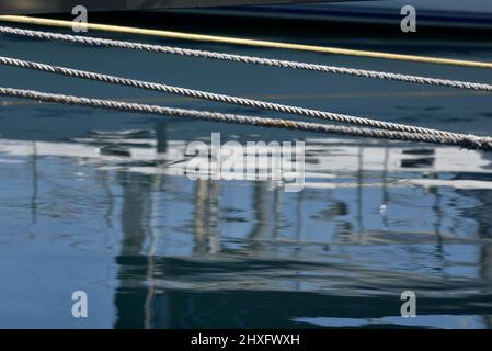 Segelboot Nylon doppelt geflochtene Festmacherseile abstrakt. Stockfoto