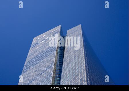 TEL AVIV, ISRAEL - 25. JANUAR 2022. Hochhäuser. Moderne Architektur. Stockfoto