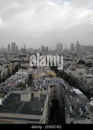 TEL AVIV, ISRAEL - 19. JANUAR 2016. Panorama. Blick vom Fenster des Tower Hotels. Stockfoto