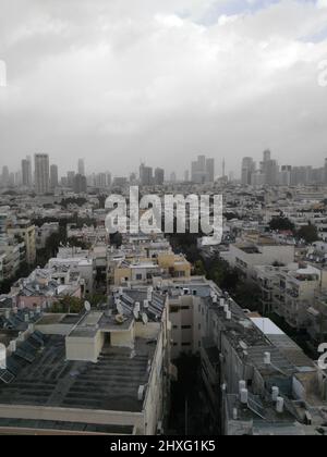 TEL AVIV, ISRAEL - 19. JANUAR 2016. Panorama. Blick vom Fenster des Tower Hotels. Stockfoto