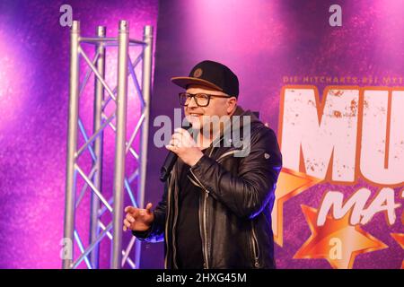 Anthony Weihs beim MusicMatch - die Hitcharts bei MyTVplus im Gläsernen Studio von MyTVplus im Elbepark. Dresden, 11.03.2022 Stockfoto