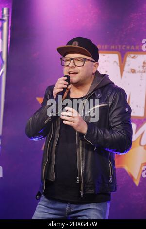 Anthony Weihs beim MusicMatch - die Hitcharts bei MyTVplus im Gläsernen Studio von MyTVplus im Elbepark. Dresden, 11.03.2022 Stockfoto