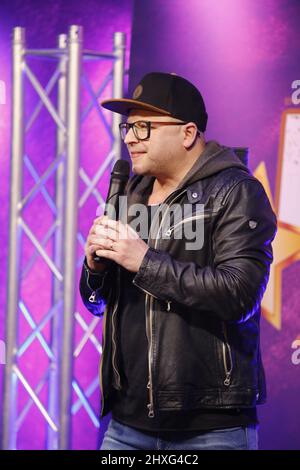 Anthony Weihs beim MusicMatch - die Hitcharts bei MyTVplus im Gläsernen Studio von MyTVplus im Elbepark. Dresden, 11.03.2022 Stockfoto
