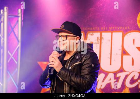 Anthony Weihs beim MusicMatch - die Hitcharts bei MyTVplus im Gläsernen Studio von MyTVplus im Elbepark. Dresden, 11.03.2022 Stockfoto