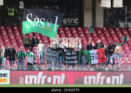 Salerno, Italien. 12. März 2022. Fans von US SASSUOLO während der Serie Ein Spiel zwischen US Salernitana und US Sassuolo im Stadio Arechi am 12. März 2022 in Salerno, Italien. Kredit: Unabhängige Fotoagentur/Alamy Live Nachrichten Stockfoto