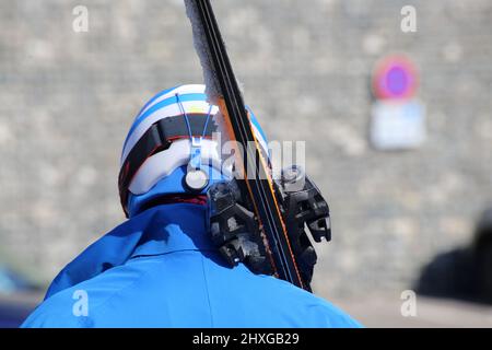 Skieur freute sich über die Stimme. Saint-Gervais-les-Bains. Haute-Savoie. Auvergne-Rhône-Alpes. Haute-Savoie. Frankreich. Stockfoto