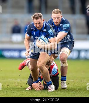 12. March 2022 ; AJ Bell Stadium, Sale, England; Gallagher Premiership Rugby, Sale versus Gloucester: Sam Hill steht am Ball für Sale Stockfoto