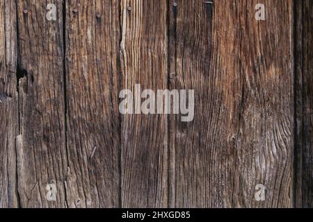 Textur von gealterten Holzplanken mit vertikalen Linien. Alte Kastanienholz Hintergrund. Stockfoto