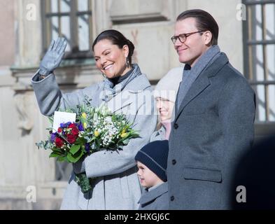 Feier des Namenstages von Kronprinzessin Victoria im Königlichen Palast in Stockholm, Schweden, am 12. März 2022. Im Bild: Kronprinzessin Victoria, Prinz Daniel, Prinzessin Estelle, Prinz Oscar. Foto von Sigge Klemetz / Stella Pictures/ABACAPRESS.COM Stockfoto