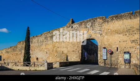 6. Februar 2022 - Tarquinia, Viterbo, Latium, Italien - die alten Mauern der Befestigung und Verteidigung, die das historische Zentrum der Stadt umschließen. Die la Stockfoto