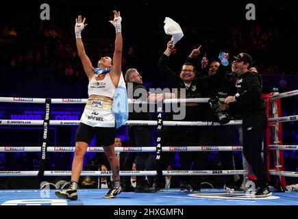 Erica Anabella Farias feiert den Sieg gegen Sandy Ryan nach ihrem internationalen Super-Leichtgewicht-Wettbewerb in der Motorpoint Arena, Nottingham. Bilddatum: Samstag, 12. März 2022. Stockfoto