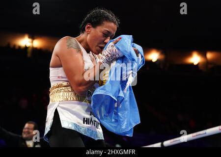 Erica Anabella Farias feiert den Sieg gegen Sandy Ryan nach ihrem internationalen Super-Leichtgewicht-Wettbewerb in der Motorpoint Arena, Nottingham. Bilddatum: Samstag, 12. März 2022. Stockfoto