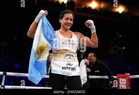 Erica Anabella Farias feiert den Sieg gegen Sandy Ryan nach ihrem internationalen Super-Leichtgewicht-Wettbewerb in der Motorpoint Arena, Nottingham. Bilddatum: Samstag, 12. März 2022. Stockfoto