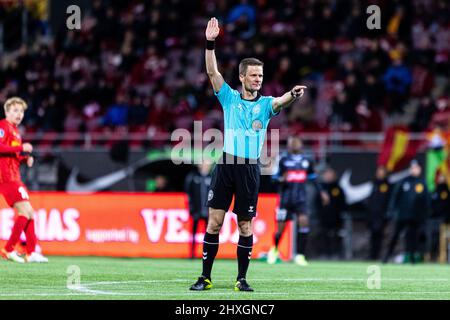 Farum, Dänemark. 11., März 2022. Schiedsrichter Jonas Hansen sah während des Superliga-Spiels 3F zwischen dem FC Nordsjaelland und Soenderjyske rechts vom Dream Park in Farum. (Bildnachweis: Gonzales Photo - Dejan Obretkovic). Stockfoto