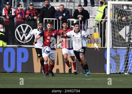 Giorgio Altare (Cagliari)Dimitris Nikolaou (Spezia)Raoul Bellanova (Cagliari)Kelvin Amian (Spezia) während des italienischen "Serie A Match zwischen Spezia 2-0 Cagliari im Alberto Picco Stadium am 12. März 2022 in La Spezia, Italien. Quelle: Maurizio Borsari/AFLO/Alamy Live News Stockfoto