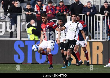 Giorgio Altare (Cagliari)Dimitris Nikolaou (Spezia)Raoul Bellanova (Cagliari)Kelvin Amian (Spezia) während des italienischen "Serie A Match zwischen Spezia 2-0 Cagliari im Alberto Picco Stadium am 12. März 2022 in La Spezia, Italien. Quelle: Maurizio Borsari/AFLO/Alamy Live News Stockfoto