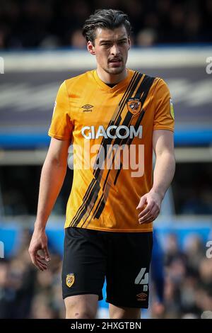 Birmingham, Großbritannien. 12. März 2022. Jacob Greaves #4 von Hull City während des Spiels in Birmingham, Vereinigtes Königreich am 3/12/2022. (Foto von James Heaton/News Images/Sipa USA) Quelle: SIPA USA/Alamy Live News Stockfoto