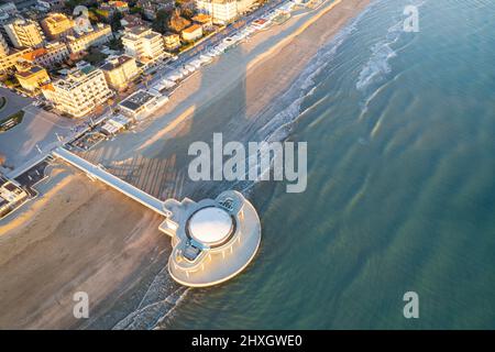 Blick auf die italienische Küste in der Stadt Senigallia Stockfoto