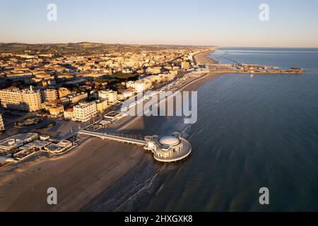 Blick auf die italienische Küste in der Stadt Senigallia Stockfoto
