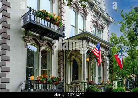 SAVANNAH, GEORGIA - 25. Oktober 2021: Savannah ist die älteste Stadt Georgiens. Von der historischen Architektur und Kirchen bis zu den Stränden von Tybee, Sav Stockfoto