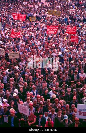 Im Juni 1993 streiken Tausende von Kohlebergarbeitern in Donezk, der regionalen Hauptstadt des Donbass-Gebiets der unabhängigen Ukraine. Stockfoto