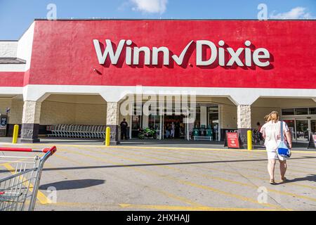 Eingang des Supermarkts Miami Florida Winn-Dixie Supermarkt vor der Außenfassade Stockfoto